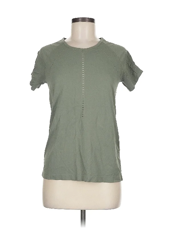 Women's Vintage-Inspired Outfit Active T Shirt